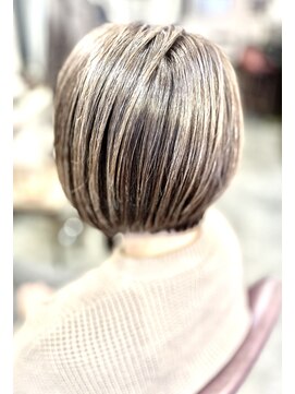 サーティエイト(38) 丸みショートボブ/アッシュ/グレージュ/白髪ぼかし/髪質改善/