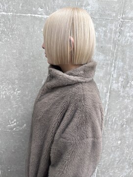 オーン 渋谷(OOn) ホワイトブロンド/ミニボブ