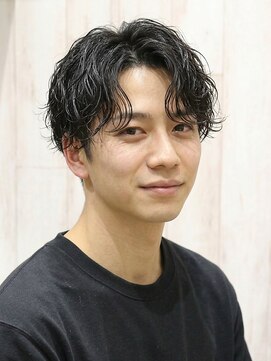 銀座マツナガ 神田店 爽やかセンターパートメンズウルフカット春パーマゆるめ