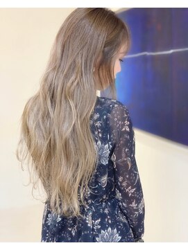 スピンヘアワークス(Spin Hair Works) 外国人風ブロンド