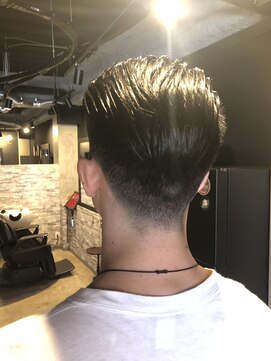 バーバーショップ レガロ(REGALO) かきあげバックフェードスタイル
