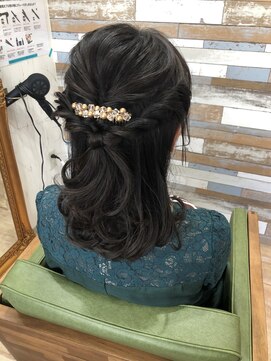 ハウオリ ヘアーワークス(Hauoli hair works) セット、ハーフアップ。