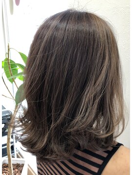 リアンヘアー フラット(Lien hair flat) 外はねフェミニンペールカラー