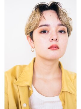 ピズム(PISM) 小顔センターパートイメチェンショート／ツートンカラー