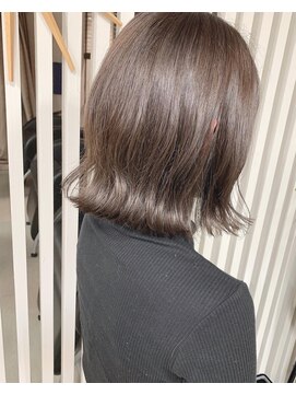 モルニ(MORNI) グレージュ_マロンベージュ Aラインボブ かきあげ