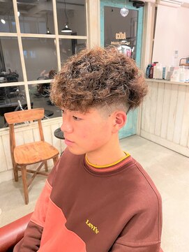 アンティコ(Antico) 束感流行フェードツイストスパイラルモテ髪ツーブロックマッシュ