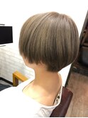 ショートボブ/センターパート/ツヤ髪/グラデーション/イヤリング