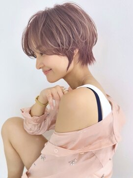 アンド ストーリーズ(&STORIES) 大人可愛い前髪ありひし形耳掛けマッシュショートボブ30代40代