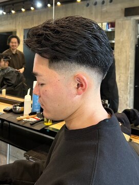 ビンゴ(BINGO) 1629黒髪アッシュブラックツーブロック刈り上げ短髪ショート