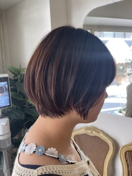 アミュレ(Amule) まとまりがいい重め前髪丸みシルエットのショートボブ梅ヶ丘