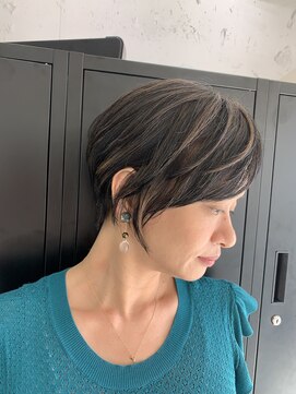 ピノ(pino.) 大人ショート白髪ぼかしグラデーションボブ