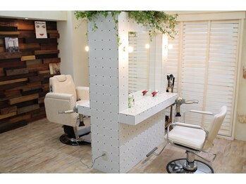 UNCUT & LOUNGE 原宿 【アンカット ラウンジ】