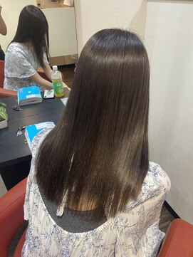 ヨンセンチメートルヒロサカ(4cm HIROSAKA) 茶髪ロング