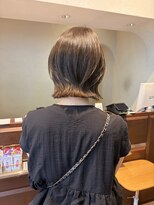 エルサフィロ ヨドヤバシ(el zafiro yodoyabashi) レイヤーボブ オリーブグレージュ
