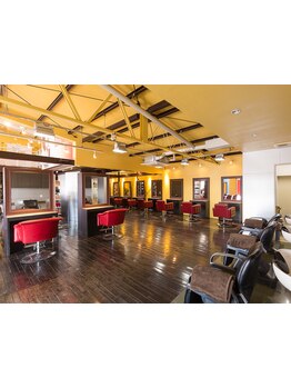 ハイセンスが集結した"ファブリック・レッド・ドアー"技術・接客ともに世界レベルでご提供しています☆