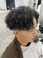 クロムトウキョウ ザ バーバー ネオン 新宿店(CHROM TOKYO the Barber ne/on)&nbsp;ツイストスパイラル×センターパート
