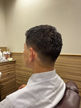 銀座マツナガ 神田店 30代40代ビシッと決まるビジネスローフェードゆるパン