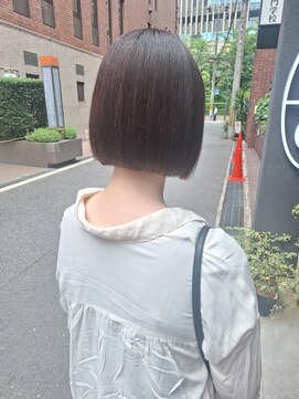 ウィーク 梅田(UiiC) くすみベージュ◆ナチュラル大人ボブ【uiic umeda sachi】