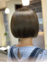 ユーリ(juli)&nbsp;ラベンダーグレージュミニボブ