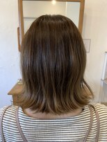 ティティス(Titis)&nbsp;透明感カラーでの外ハネ