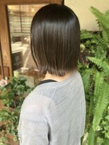 スクエアウーノ 博多(SQUARE＊UNO HAKATA)&nbsp;外ハネボブ　オリーブカラー　艶カラー　20代30代　ミニボブ