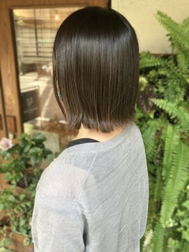 スクエアウーノ 博多(SQUARE＊UNO HAKATA) 外ハネボブ　オリーブカラー　艶カラー　20代30代　ミニボブ