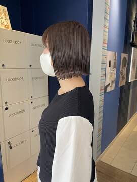 コワファースト 大分(COIFF1RST) ぱつっとボブの赤み消しカラー