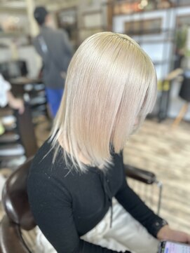 ラウラアンドロー(LAURA&RO) ホワイトベージュカラー２ブリーチハイトーンボブ/尼崎/塚口