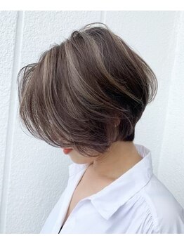 おしゃれに敏感な大人女性にオススメ☆髪や頭皮に優しい薬剤を使用し、ダメージレスで理想のカラーに♪