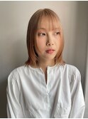 ヘーゼルベージュミディアムボブ顔まわりレイヤーワイドバング