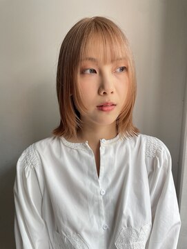 サンク 原宿 表参道(cinq) ヘーゼルベージュミディアムボブ顔まわりレイヤーワイドバング