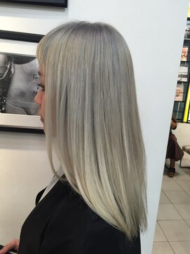 ペネロープ(Penelope) 《新宿PENELOPE》ホワイトシルバーアッシュ 【担当 RYO】