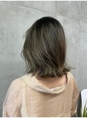 カーキベージュ