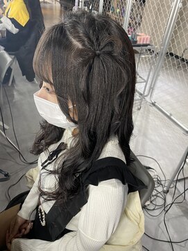 キッススワン(KISS SWAN) アイドルが奏でるくるりんリボンハーフツインちゃん