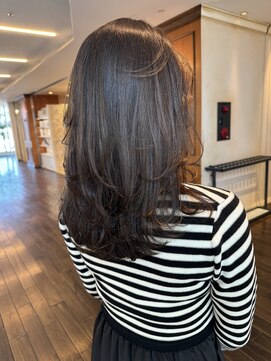 ザック ヴィ(ZACC  vie) レイヤーカット/セミロング/艶カラー/学割U24