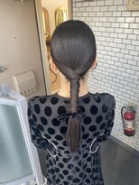 タイトヘア　タイトアレンジ　ポニー　ローポニー