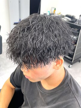 ノイセル 心斎橋(Noisyle) guest snap 刈り上げ前下がりマッシュ×ツイストスパイラル