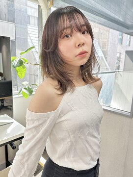 オグジュアリー 表参道(aux.) ミディアムレイヤー×ブラウンベージュ