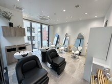 コアレス キョウト(COALESS kyoto)の雰囲気（落ち着いた雰囲気☆最新のシャンプー台はゆったりくつろげます！）