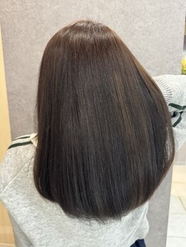 シュカー(SHUKR)の写真/【小路駅徒歩5分】髪の芯から栄養分を補給するこだわりのトリートメントで憧れのうるツヤ美髪が手に入る＊