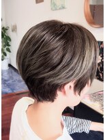 エヴァン(Evan)&nbsp;前頭ブリーチの残りの部分をいかして透明感やメリハリを再現