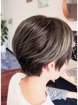 エヴァン(Evan) 前頭ブリーチの残りの部分をいかして透明感やメリハリを再現