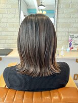 美容室 アルテモーダ 外ハネ ミディアム