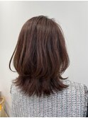 ひし形シルエットの外ハネくびれミディアム