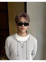 アルティ(arti)&nbsp;ミルクティベージュカラー センターパート 刈り上げ