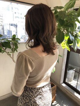 モワ 仙台(Mois) 鎖骨ライン☆ミディアムレイヤー【ミルクティーブラウン】