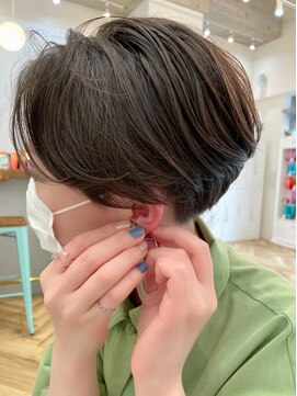 ロミー 本厚木(ROMMY.) センターパート刈り上げハンサムショート ROMMY本厚木