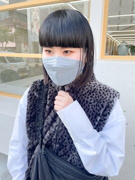 トゥコ(tuco) 刈り上げ個性的ワイドバング前髪厚めボブぱっつん