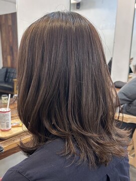 ファルベ(Farbe) 顔まわり/前髪/外ハネ/レイヤー/ワンカール/ブラウン