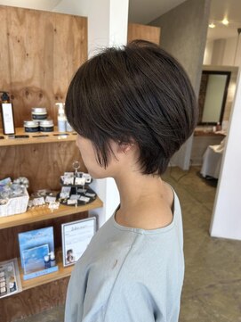 ニド(2do) サイドすっきりのショートスタイル